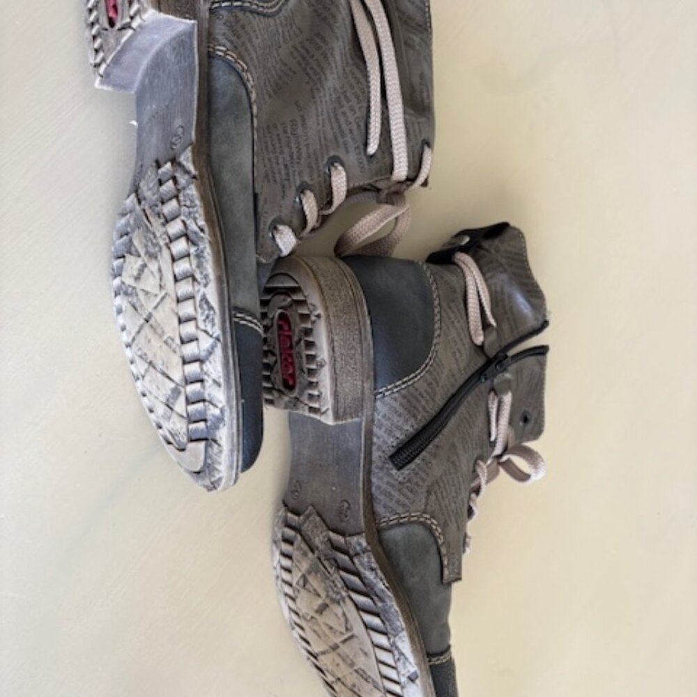 Ricker bootie - size 7 - Picture 3 of 3